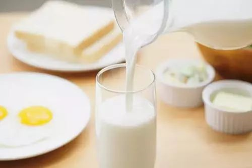全脂牛奶和脱脂牛奶怎能选择才是对的？